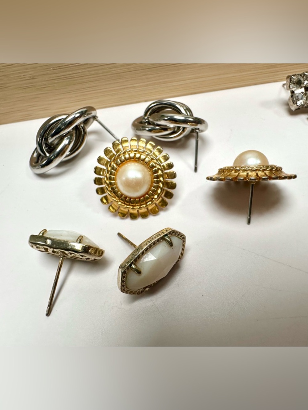 ❤️Earring Essentials Bundle (including MOP Kendra Scott Studs!) - 16 pairs - Picture 13 of 15
